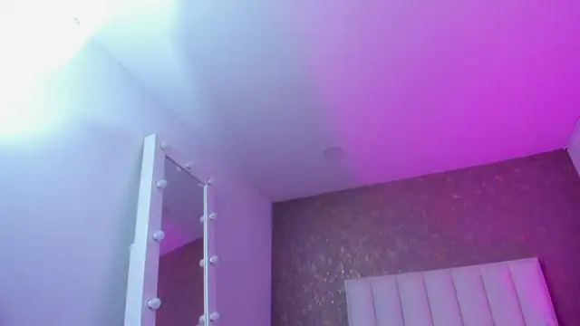 Snapshot of KaylieBrooks chatting on 12.01.25 KaylieBrooks online show from 12.01.25