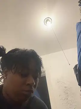 Snapshot of luvluvbubblesxo chatting on 12.22.25 luvluvbubblesxo online show from 12.22.25