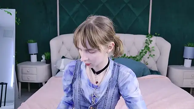 Beverly Gomes online show from 11.08.25