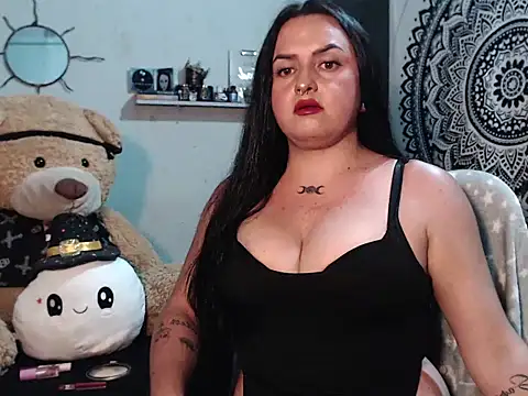 Snapshot of GoddessFabiola chatting on 09.29.25 GoddessFabiola online show from 09.29.25