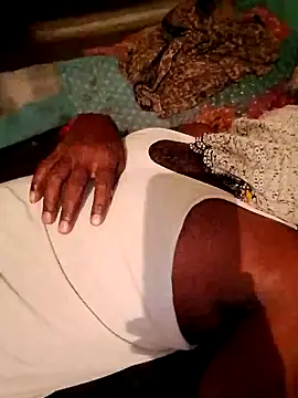 Snapshot of CUTE-004 chatting on 10.04.25 CUTE-004 online show from 10.04.25