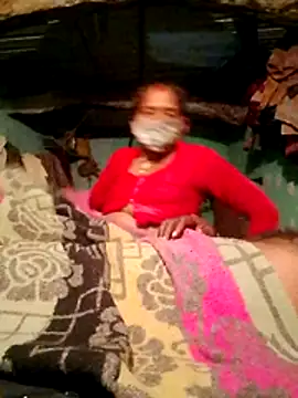 Snapshot of CUTE-004 chatting on 10.10.25 CUTE-004 online show from 10.10.25