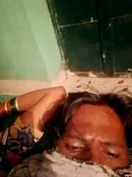 Snapshot of CUTE-004 chatting on 10.11.25 CUTE-004 online show from 10.11.25