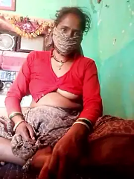 Snapshot of CUTE-004 chatting on 10.15.25 CUTE-004 online show from 10.15.25