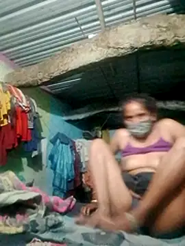 Snapshot of CUTE-004 chatting on 10.23.25 CUTE-004 online show from 10.23.25