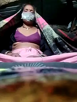 Snapshot of CUTE-004 chatting on 11.09.25 CUTE-004 online show from 11.09.25