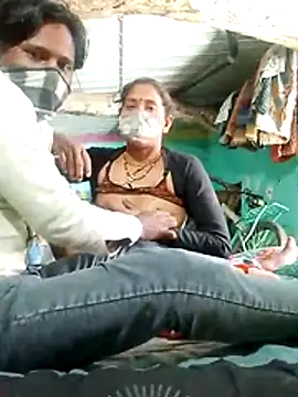 Snapshot of CUTE-004 chatting on 11.17.25 CUTE-004 online show from 11.17.25