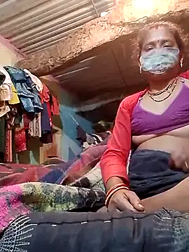 Snapshot of CUTE-004 chatting on 02.01.26 CUTE-004 online show from 02.01.26