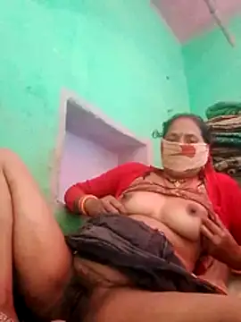 Snapshot of CUTE-004 chatting on 02.10.26 CUTE-004 online show from 02.10.26