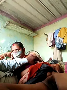 Snapshot of CUTE-004 chatting on 02.13.26 CUTE-004 online show from 02.13.26