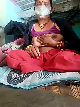 Snapshot of CUTE-004 chatting on 02.25.26 CUTE-004 online show from 02.25.26