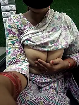 Snapshot of your_favourite_bhabhi chatting on 07.13.26 your favourite bhabhi online show from 07.13.26