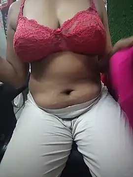 Snapshot of your_favourite_bhabhi chatting on 07.18.26 your favourite bhabhi online show from 07.18.26