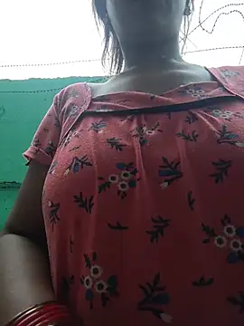 Snapshot of your_favourite_bhabhi chatting on 08.04.26 your favourite bhabhi online show from 08.04.26