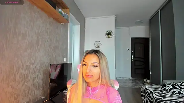 Anya Belle online show from 11.20.25