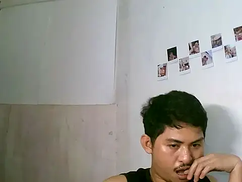 Snapshot of cuteipinoy chatting on 10.04.25 cuteipinoy online show from 10.04.25