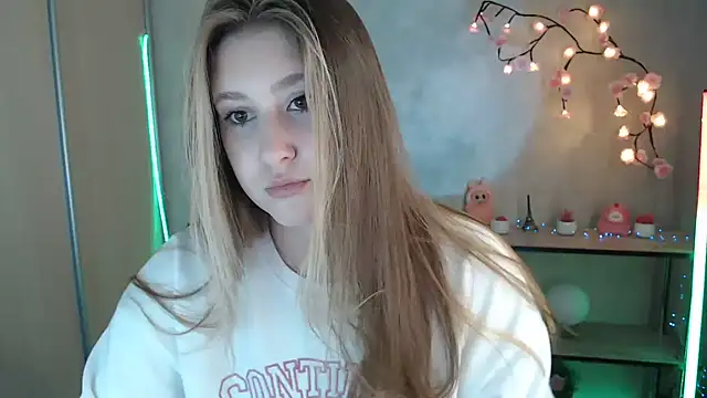 Snapshot of Milka_kamila chatting on 06.15.26 Milka kamila online show from 06.15.26
