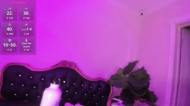 SophiaBloss online show from 11.16.25