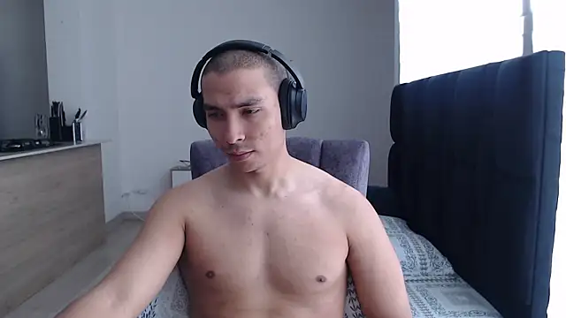 Snapshot of Auron_Demon01 chatting on 12.16.25 Auron Demon01 online show from 12.16.25