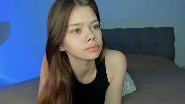 Snapshot of Milimeowww chatting on 12.02.25 Milimeowww online show from 12.02.25