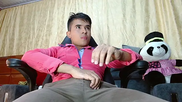 Snapshot of DayroDuran chatting on 05.18.26 DayroDuran online show from 05.18.26