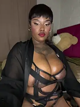 Snapshot of QUEEN_NOBUHLE_777 chatting on 06.05.26 QUEEN NOBUHLE 777 online show from 06.05.26