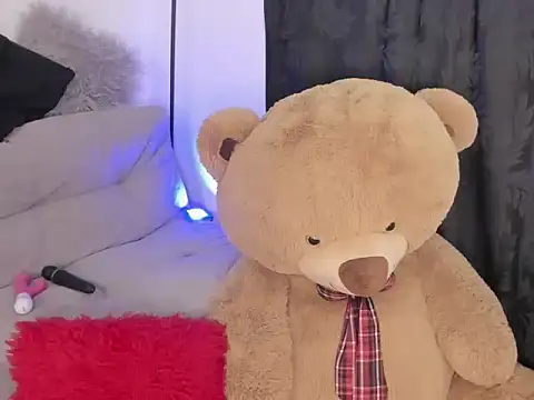 Elyross1  online show from 10.12.25