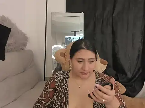 Elyross1  online show from 10.22.25