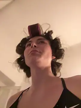 SophiiaStarr online show from 04.18.26