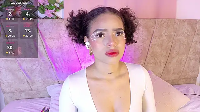 LaraGiil online show from 11.05.25