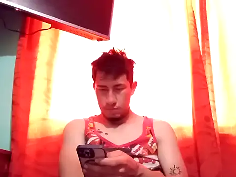 Snapshot of True_Di chatting on 10.04.25 True Di online show from 10.04.25