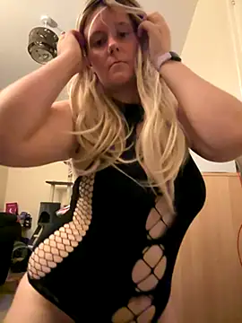 Snapshot of marialuna88 chatting on 09.22.25 marialuna88 online show from 09.22.25