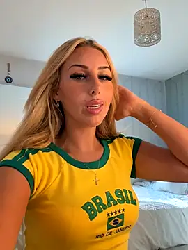 Snapshot of HeidiMae chatting on 09.15.25 HeidiMae online show from 09.15.25