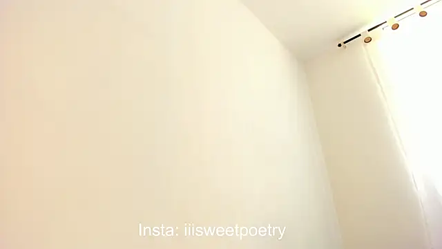 Snapshot of Sweet_poetryy chatting on 10.28.25 Sweet poetryy online show from 10.28.25