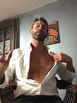 Snapshot of MatteoDom85 chatting on 10.04.25 MatteoDom85 online show from 10.04.25