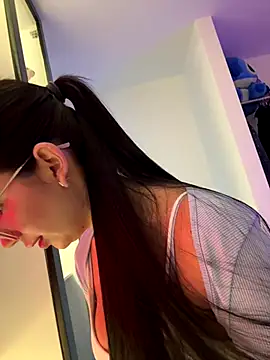 Snapshot of Min_junn chatting on 10.08.25 Min junn online show from 10.08.25