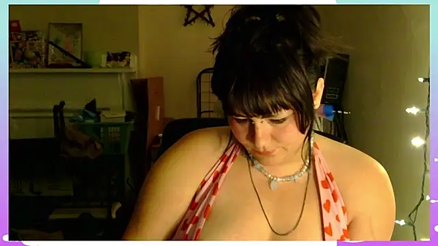 Snapshot of PeakoBunny chatting on 11.09.25 PeakoBunny online show from 11.09.25