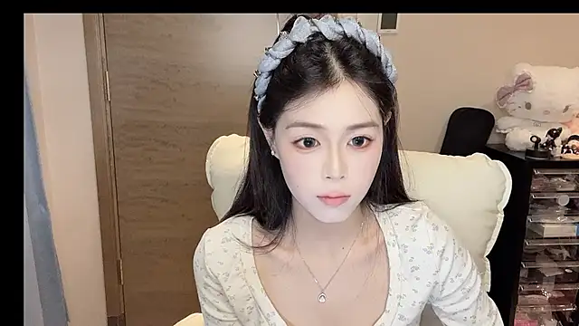 Koi-00 online show from 11.15.25