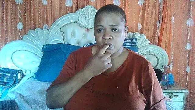 BUSTY QUEEEN online show from 10.18.25