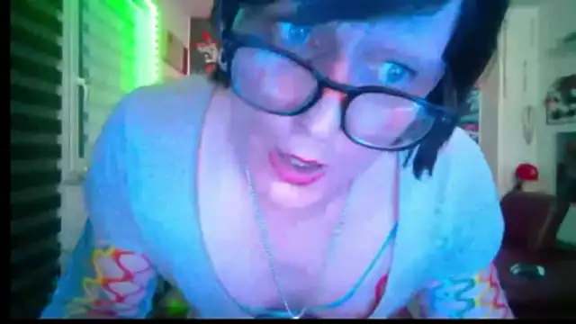 Snapshot of hellgirl1980 chatting on 05.08.26 hellgirl1980 online show from 05.08.26