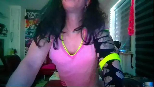Snapshot of hellgirl1980 chatting on 05.15.26 hellgirl1980 online show from 05.15.26
