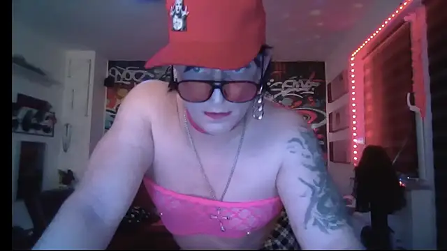 Snapshot of hellgirl1980 chatting on 05.18.26 hellgirl1980 online show from 05.18.26