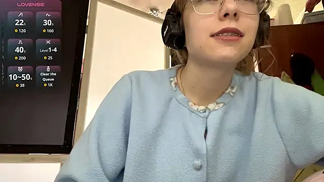 Snapshot of LouieRutt chatting on 09.12.25 LouieRutt online show from 09.12.25