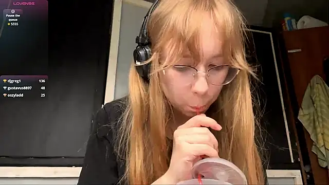 Snapshot of LouieRutt chatting on 09.15.25 LouieRutt online show from 09.15.25