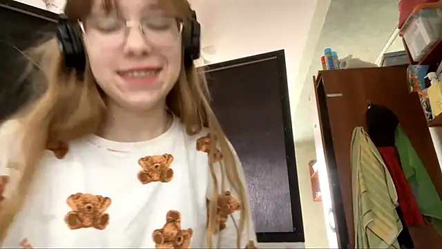 Snapshot of LouieRutt chatting on 09.20.25 LouieRutt online show from 09.20.25