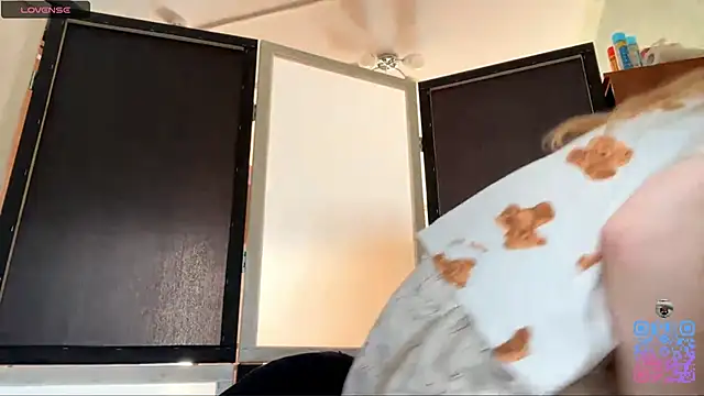 Snapshot of LouieRutt chatting on 09.22.25 LouieRutt online show from 09.22.25