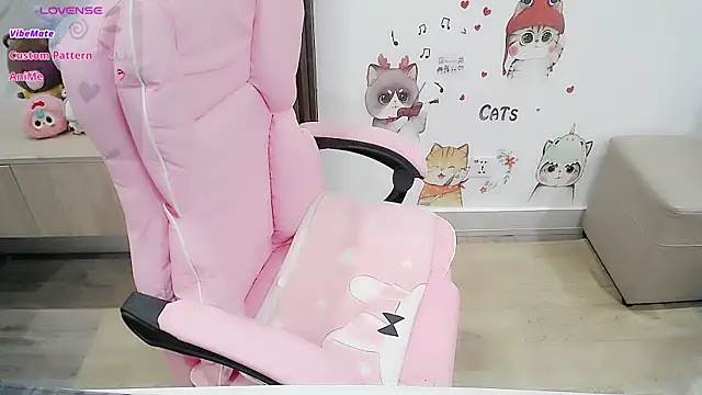Eirlys18 online show from 10.14.25