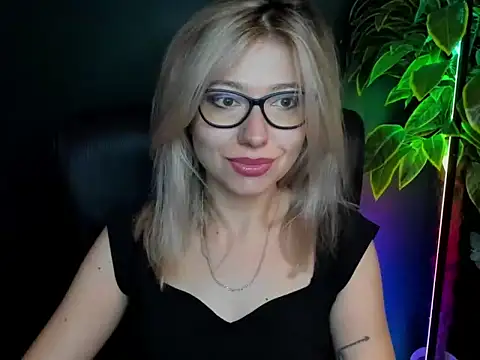 Snapshot of loveHeidi chatting on 10.07.25 loveHeidi online show from 10.07.25
