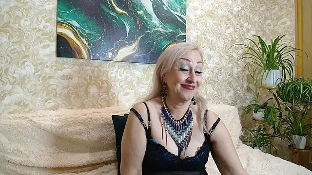 Snapshot of _Sara__Smith_ chatting on 10.11.25  Sara  Smith  online show from 10.11.25