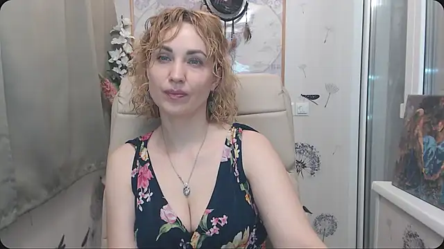 Snapshot of KatrinAlluring chatting on 10.14.25 KatrinAlluring online show from 10.14.25